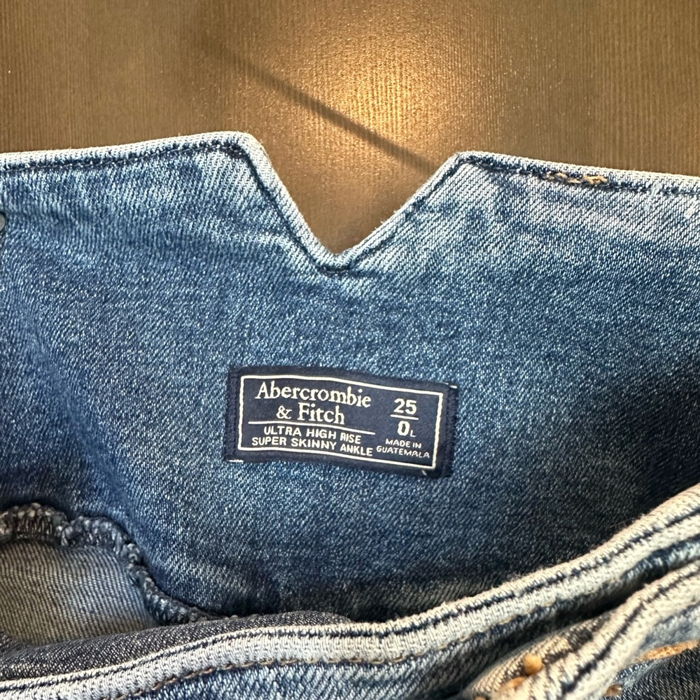 Abercrombie Ultra High Rise Jean - Picture 3 of 3